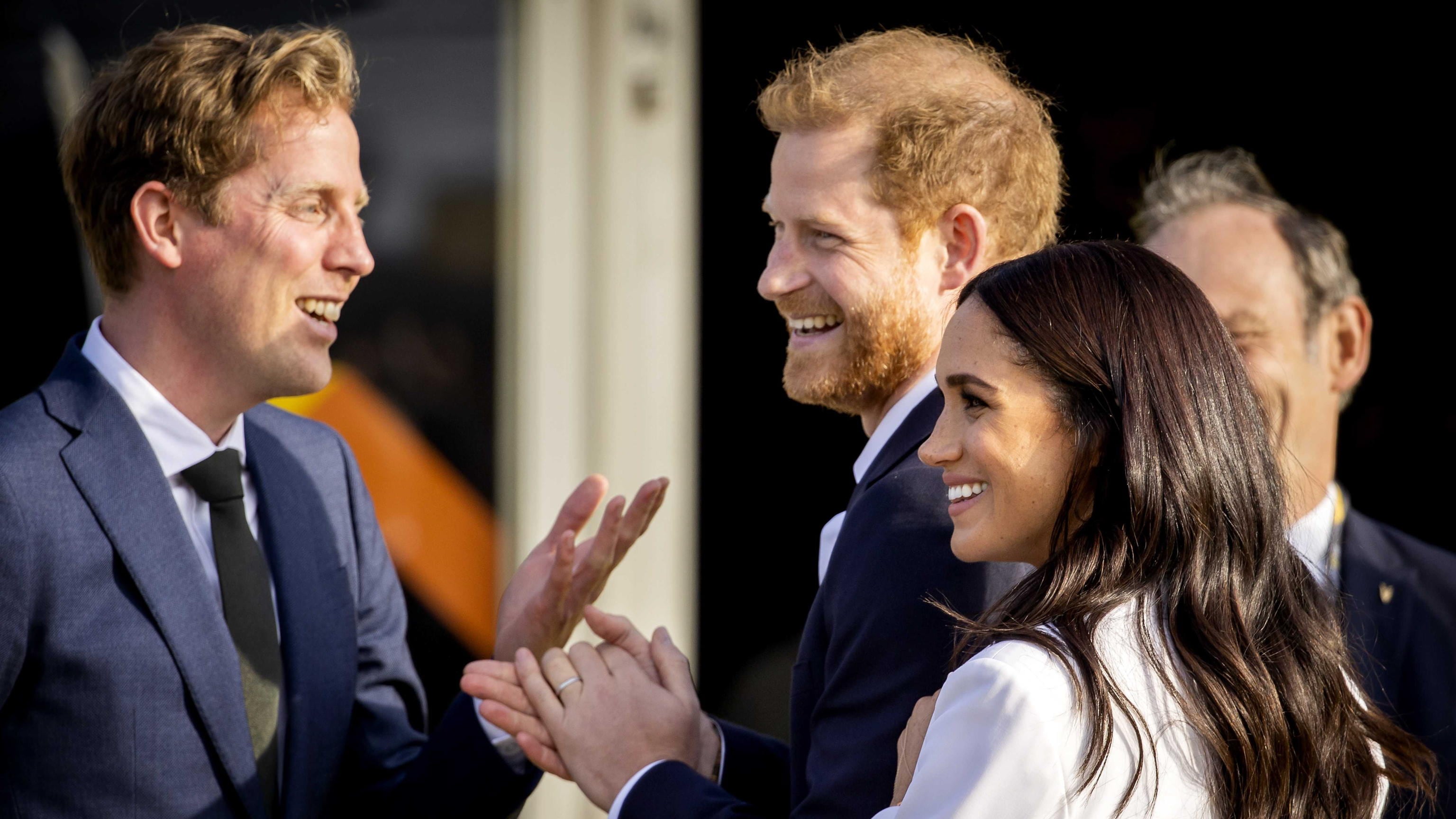 Le voci sul ritorno di Harry e Meghan a Londra: "Questioni economiche"