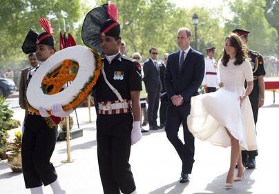Kate come Marilyn: il vento gioca con la gonna 8