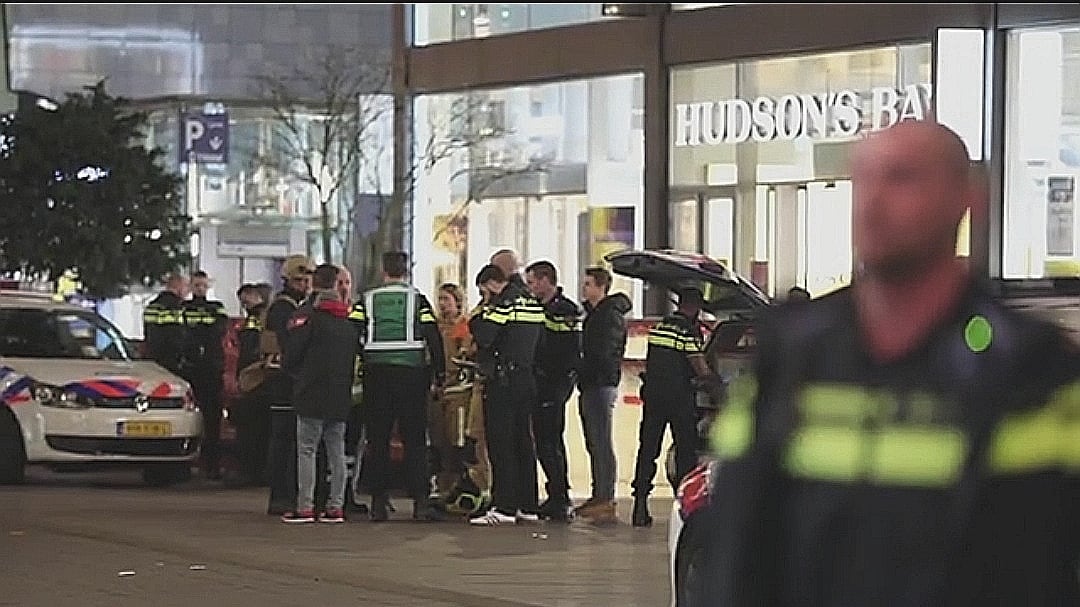 Attentato all'Aia, si cerca un nordafricano