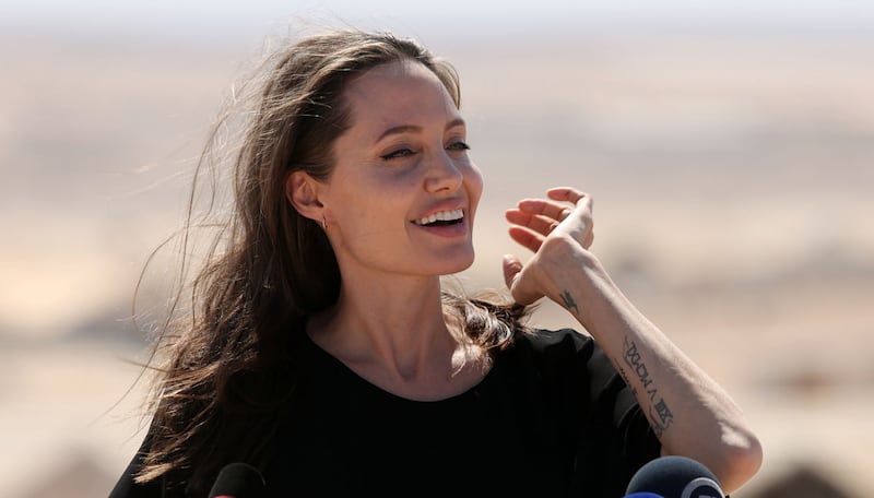 Angelina Jolie, sexy e impegnata 4