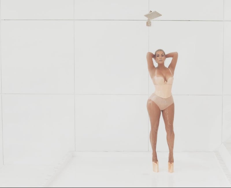 Kim Kardashian, la sensualità esplosiva 8