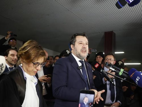 "C’è un complotto contro chi difende i confini. Più soldi agli agenti"