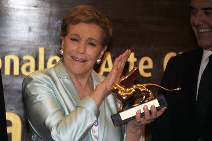 Julie Andrews riceve il leone d'oro alla carriera  1