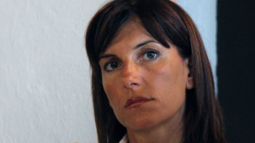 La candidata renziana assume l'amica in Regione