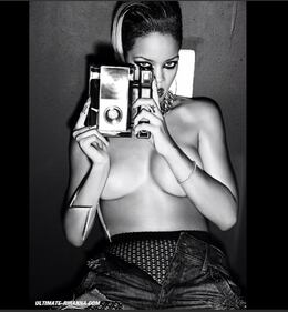 Rihanna, continuano le sexy provocazioni 1