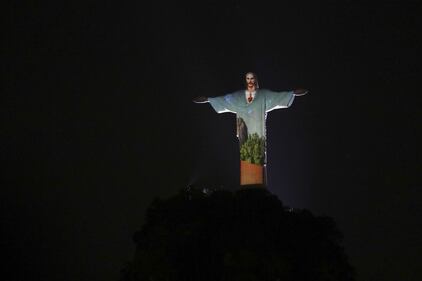 Il Cristo di Rio illuminato per l'apertura dei Giochi 4