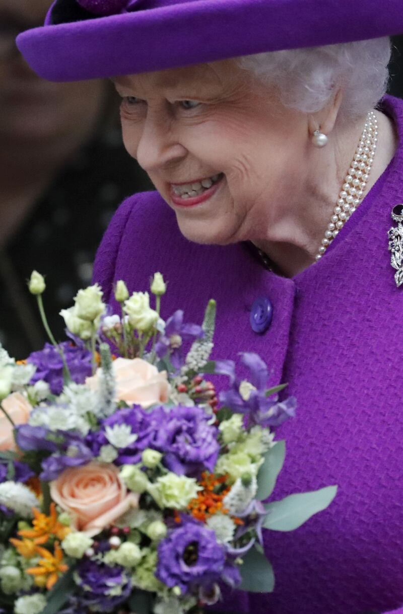 La Regina Elisabetta II in viola, foto 8