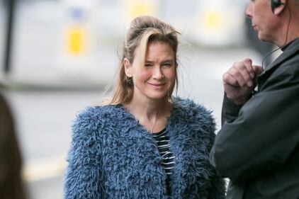 Bridget Jones mamma: Renée Zellweger col pancione sul set 1