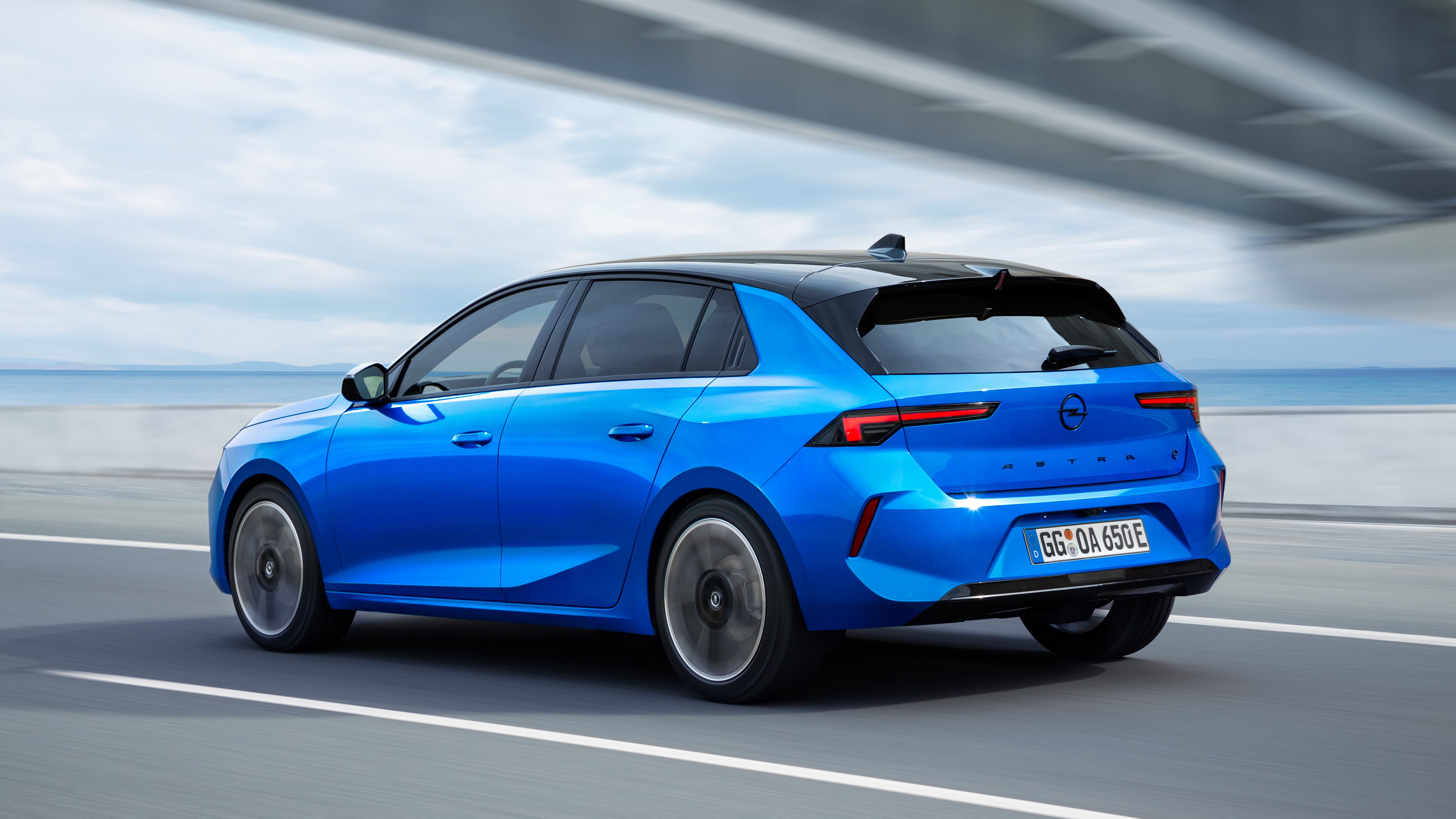 Opel Astra Electric, 400 km di autonomia e debutto a primavera 2023
