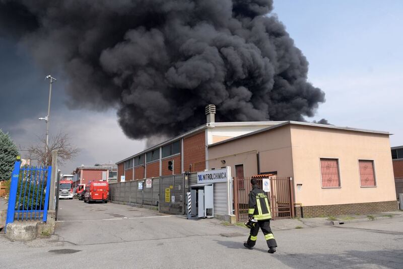Maxi incendio in una azienda chimica a San Giuliano Milanese 3