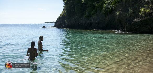 Isola dei Famosi: foto hot da Playa Uva 16