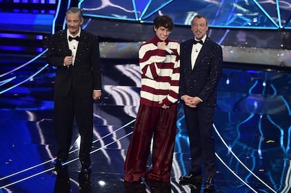 Sanremo 2024: ecco il look della finalissima del Festival di Sangiovanni 1