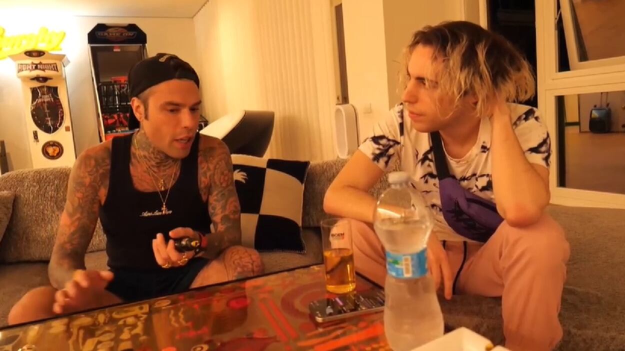"Relazione tossica, non sopportavo i suoi amici. Lotto per vedere i miei figli". Fedez senza freni su Chiara Ferragni