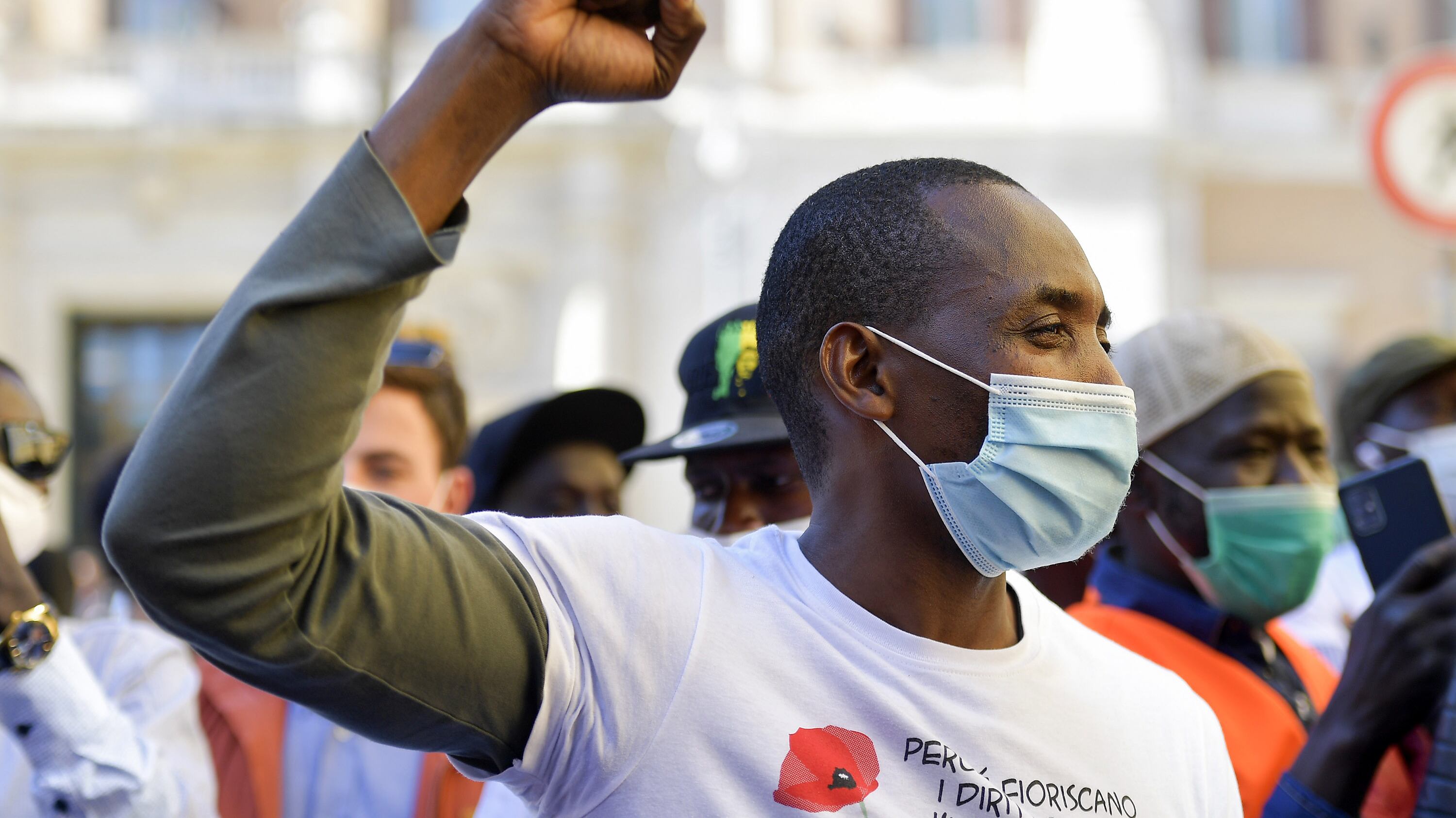 "Ci hanno anche maltrattati". Le accuse alle coop legate a Soumahoro