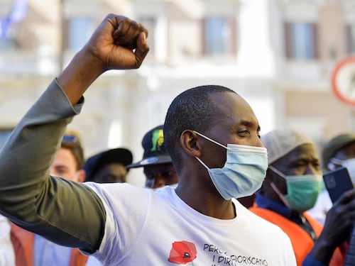 "Ci hanno anche maltrattati". Le accuse alle coop legate a Soumahoro