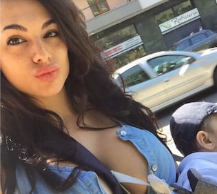 Cristina Del Basso, seno esplosivo in un selfie 7