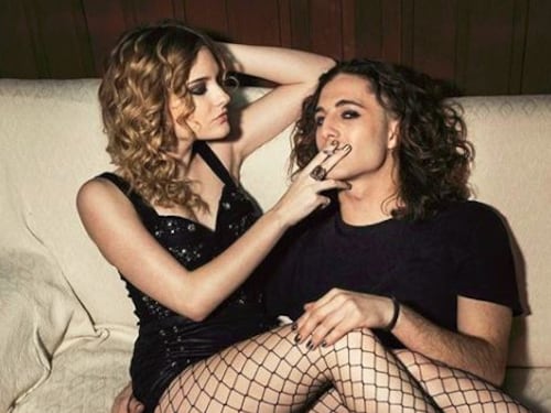 Maneskin, Damiano e Victoria si credono Johnny Depp e Kate Moss. E i fan si infuriano
