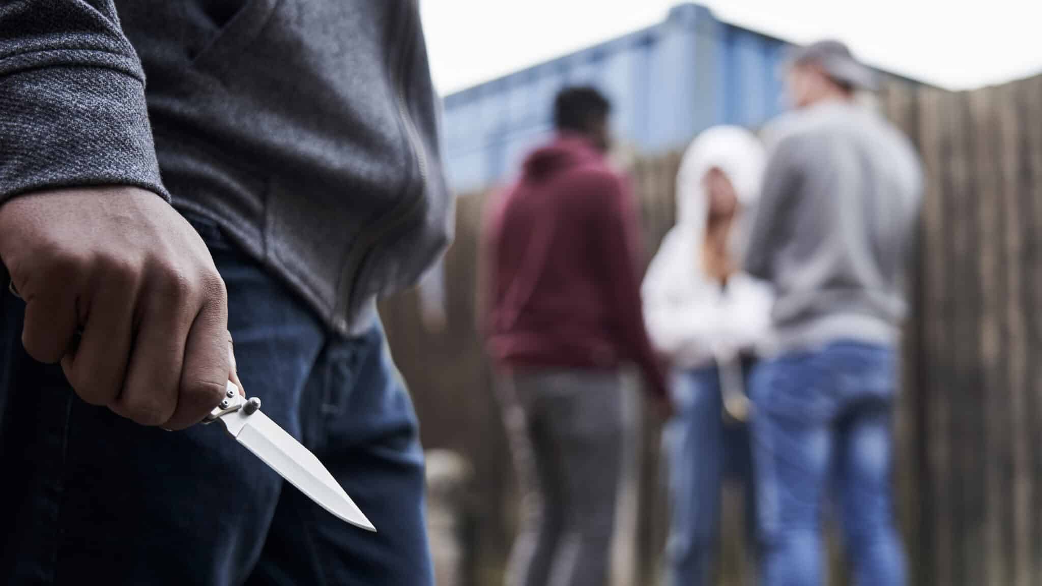 Rissa con coltelli tra ragazze straniere a Torino: tre ferite, di cui una grave