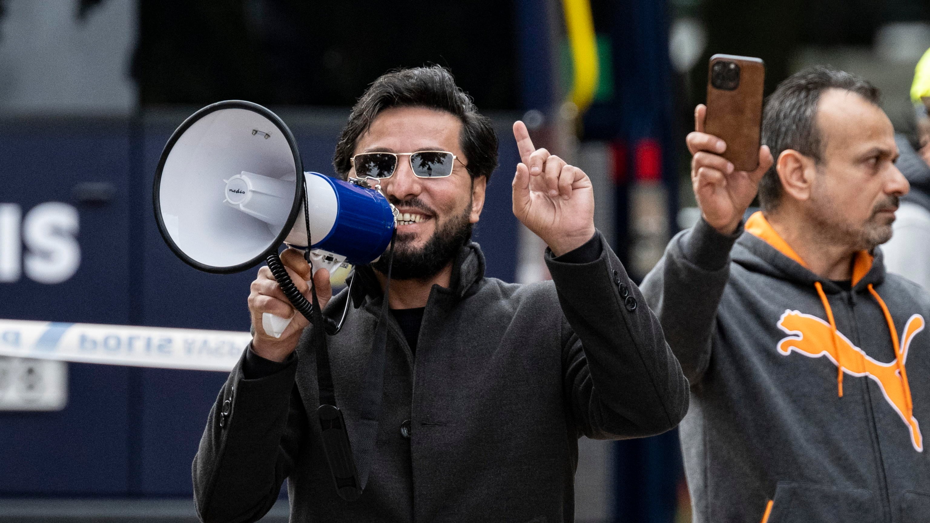 Se tolleriamo chi uccide le idee