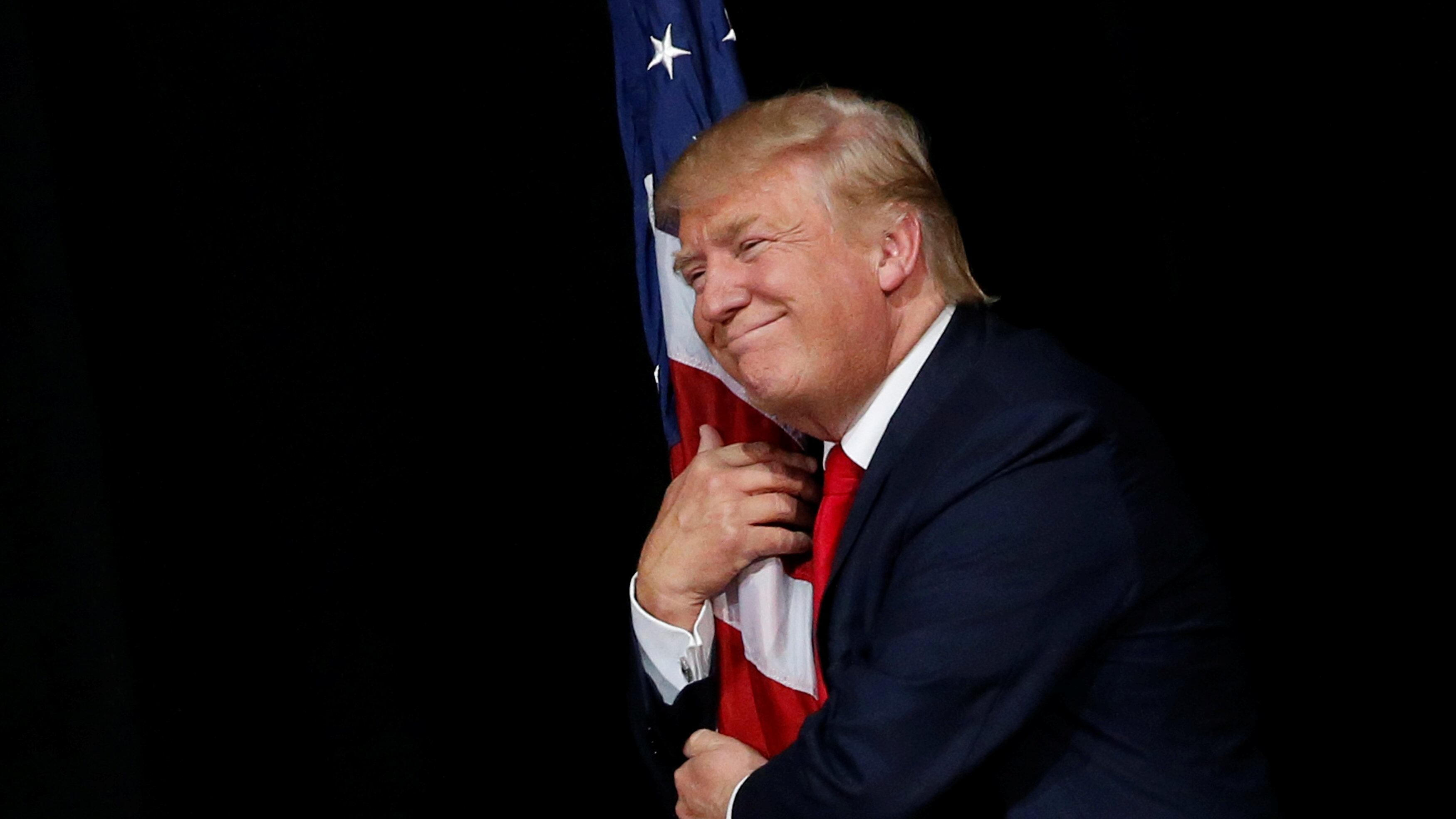 L'ultima mossa di Trump: uno show su Facebook contro l'ostilità dei giornali
