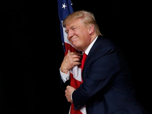 L'ultima mossa di Trump: uno show su Facebook contro l'ostilità dei giornali