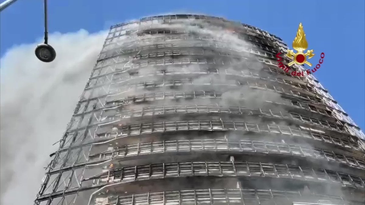 "Ho sentito il calore in casa". La fuga di Morgan dalle fiamme