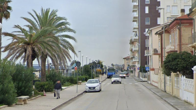 Quindici minori stranieri contro uno: 17enne di Porto San Giorgio malmenato per futili motivi