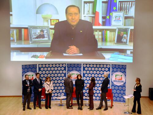 "La Lombardia è una punta di diamante". Berlusconi lancia la volata di FI alle regionali