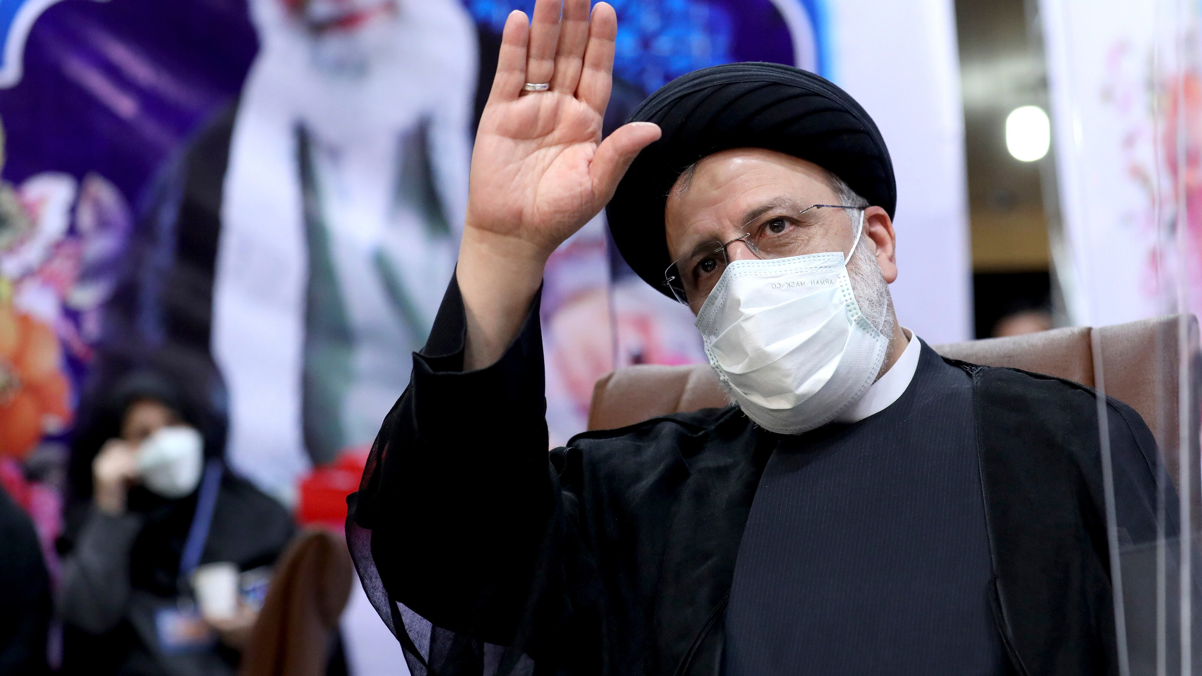 Eliminati dal voto i candidati riformisti. L'Iran rischia un'altra rivolta popolare