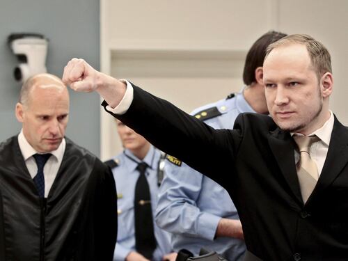 Breivik fa causa alla Norvegia: “Il mio carcere è una tortura”