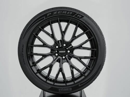 Pirelli presenta i nuovi pneumatici P Zero al Goodwood Festival of Speed