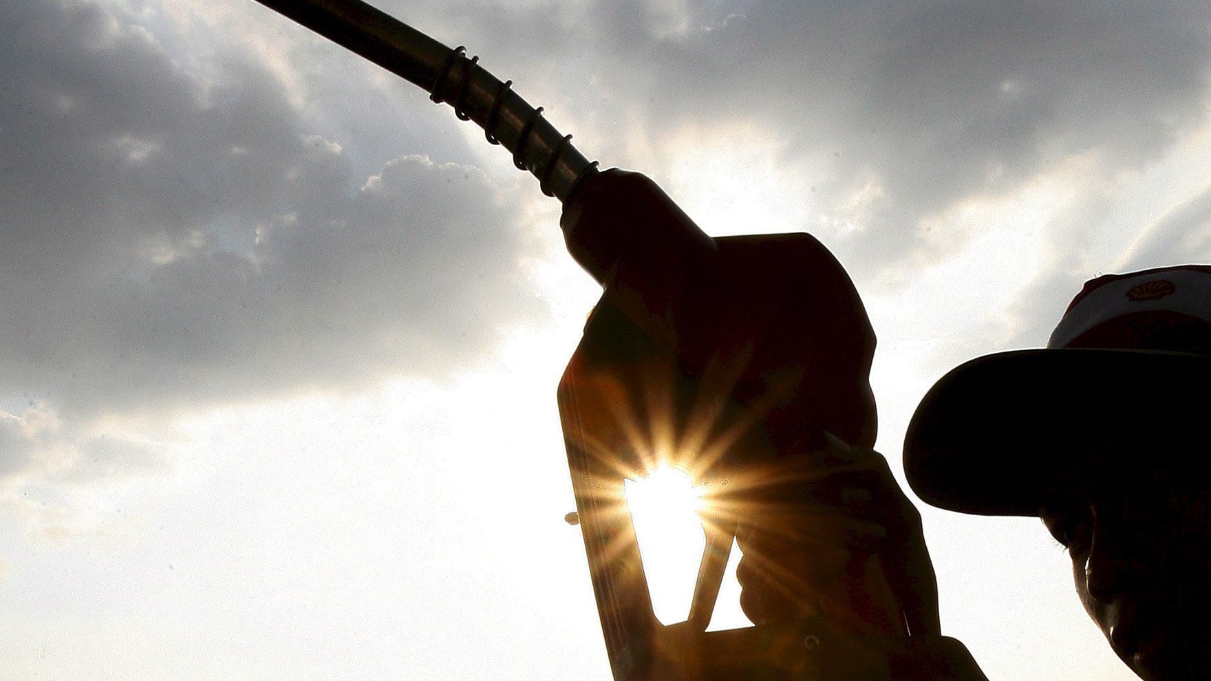 Nel giorno della retata benzina più cara per Expo