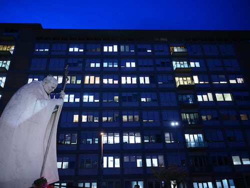 Niente tosse né dolore, il Papa sia esempio di prevenzione