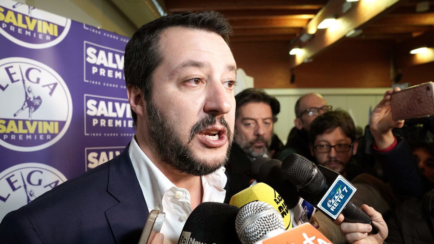 Piacenza e Macerata, Salvini contro gli antifascisti: "Vermi"