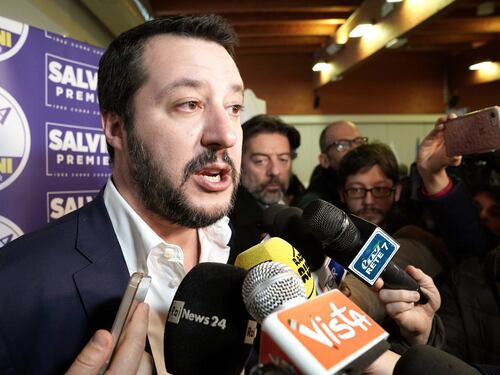 Piacenza e Macerata, Salvini contro gli antifascisti: "Vermi"