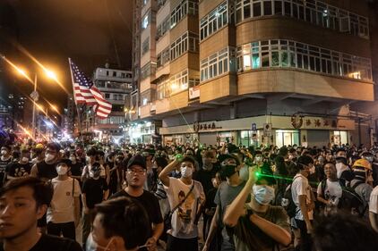 Hong Kong, nuovi scontri in piazza: sale la tensione 4
