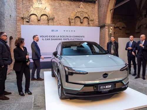 Volvo, accordo con Tper per il car sharing Corrente: 300 EX30 in condivisione