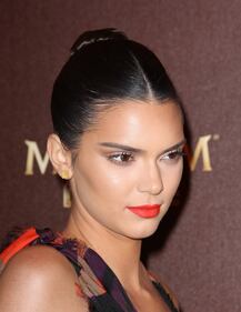 Cannes, al party arriva Kendal Jenner: il vestito è mozzafiato 20
