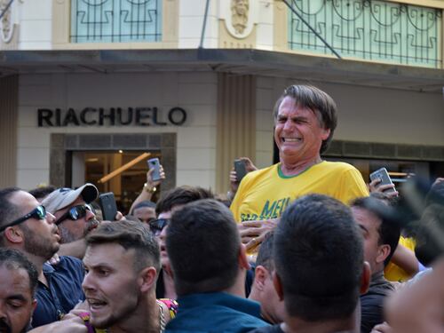 Brasile, figlio di Bolsonaro: "Faremo campagna al posto di papà"