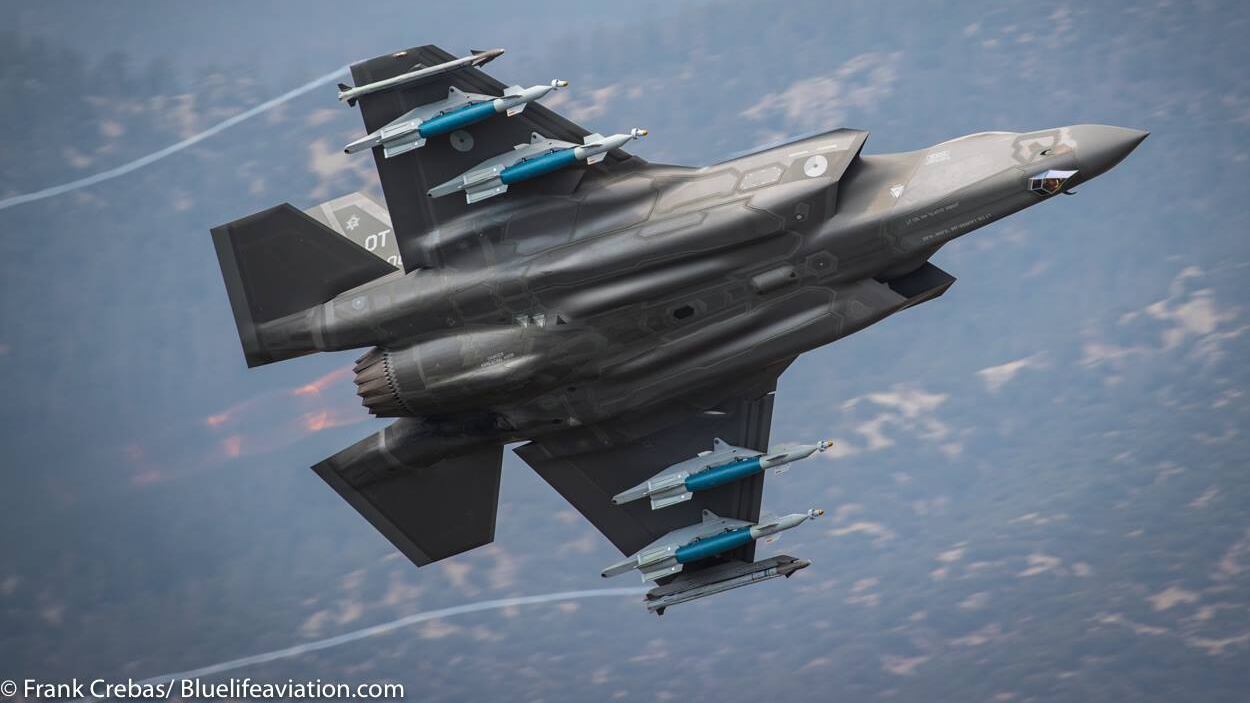 F-35, in volo la configurazione Bestia