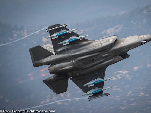 F-35, in volo la configurazione Bestia
