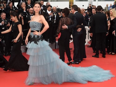 Bianca Balti, asciugamano sexy al mare 13