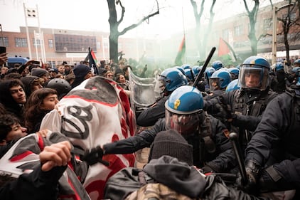 Gli scontri tra manifestanti e polizia a Torino 3
