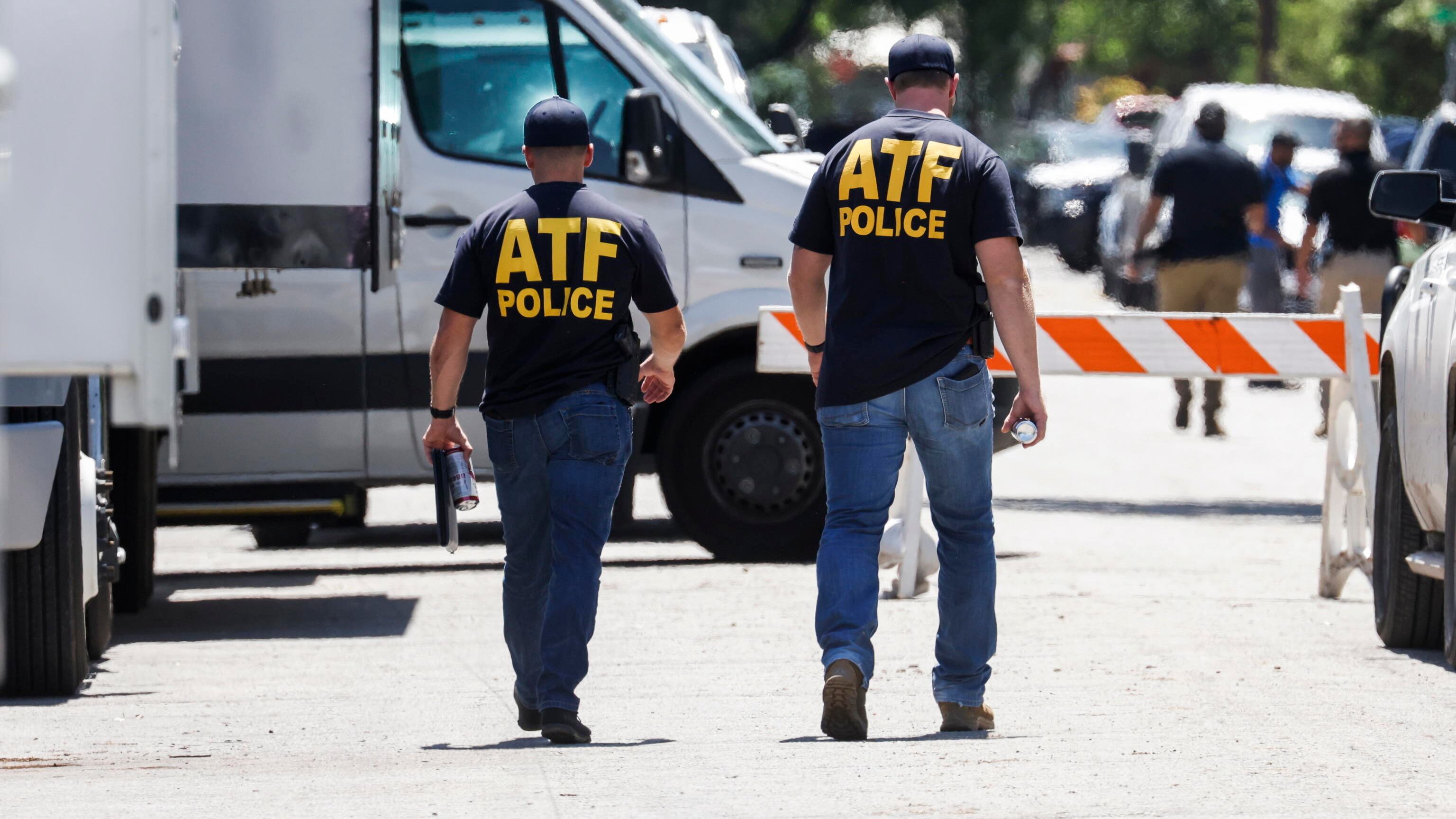 Bimba di 3 anni trova pistola in casa e spara alla sorella: tragedia in Texas