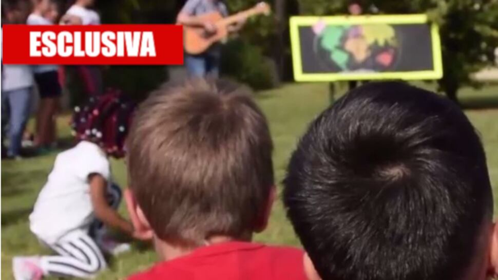 Bimbi a lezione dai migranti: "Così indottrinano i nostri figli"