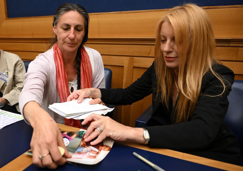 I Trevallion a Montecitorio mostrano la lettera della figlia più grande - FOTO 10