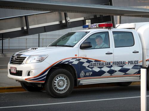 Brisbane, paura in aeroporto: un uomo con il coltello minaccia di avere una bomba