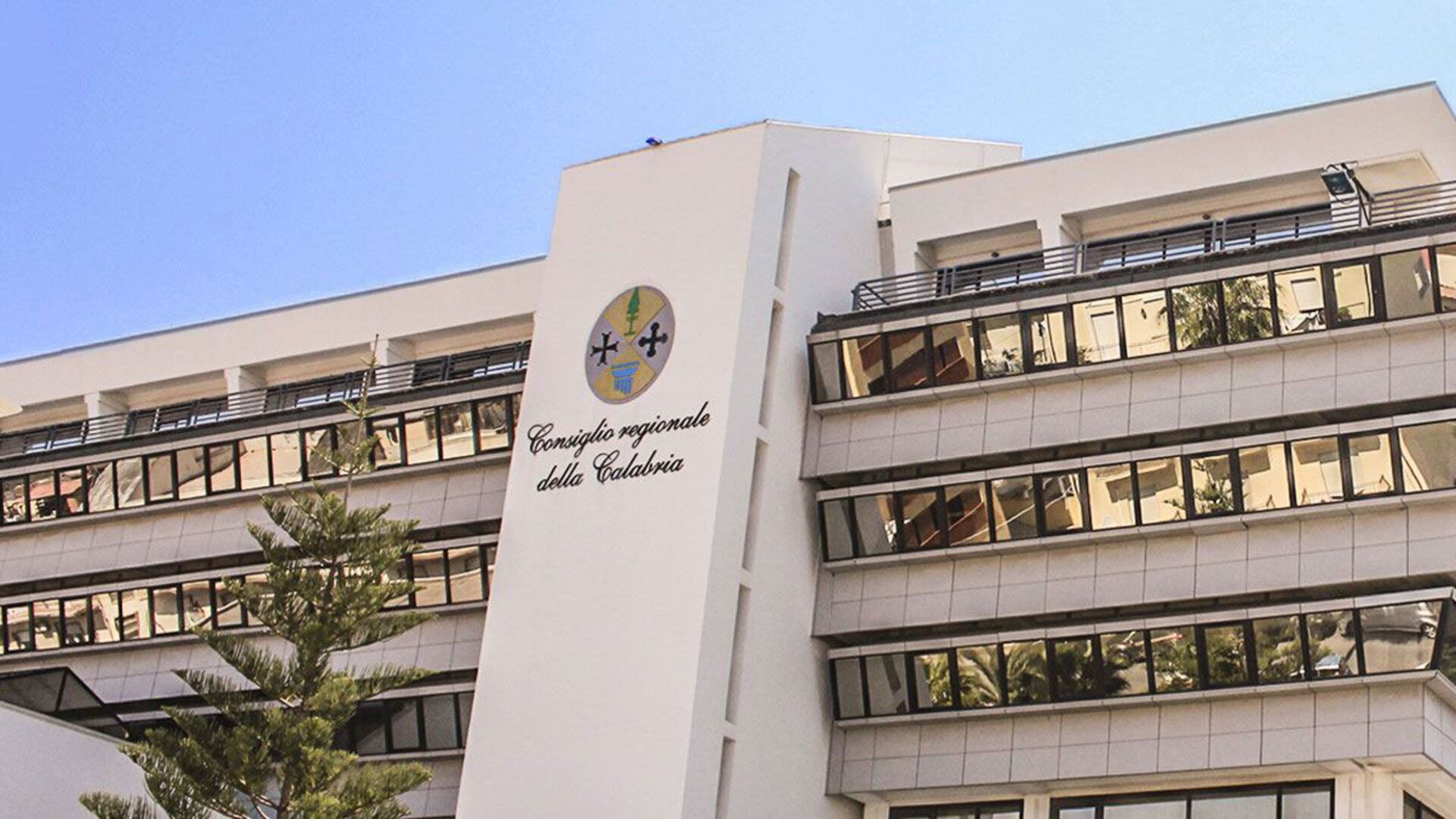 Calabria, non solo vitalizi: altri soldi per gli ex consiglieri