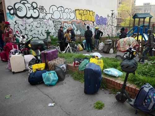 Milano, 37 occupanti migranti sgomberati in zona Udine