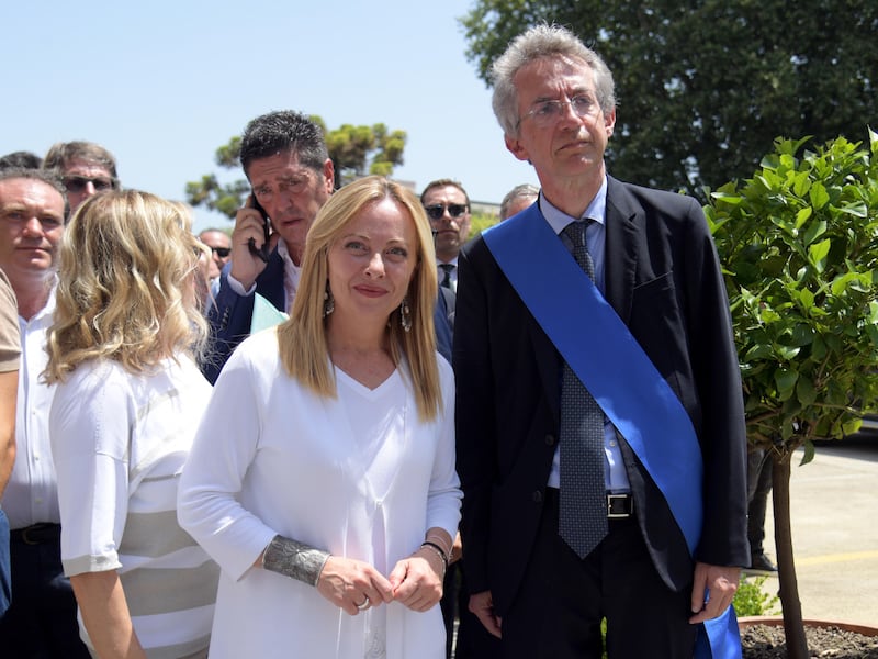 Meloni spegne la polemica con Manfredi: “Ok al confronto con tutti i sindaci in Conferenza Stato-Città”